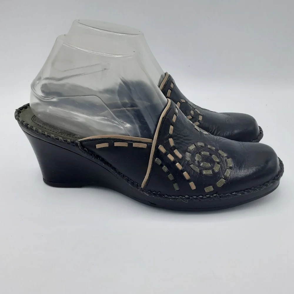 Clarks Artisian Black Leather Wedge Heel Mule Shoe.  Size 8M.